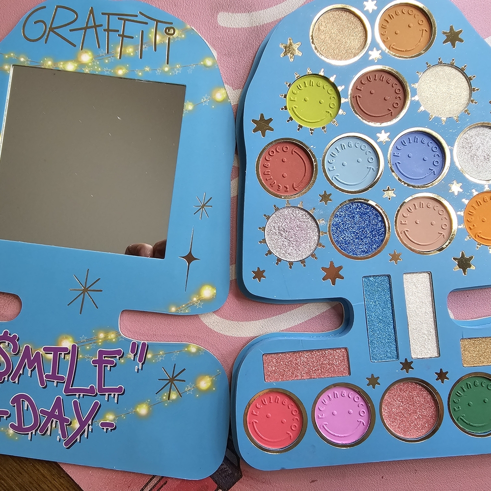Vibrant Eyeshadow Palette - Picture 2 of 3